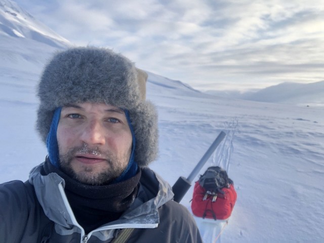 Antarktydę Jacek przemierza zupełnie sam, bez żadnej pomocy z zewnątrz. Przygotowywał się do niej m.in. na Spitsbergen (na zdjęciu)