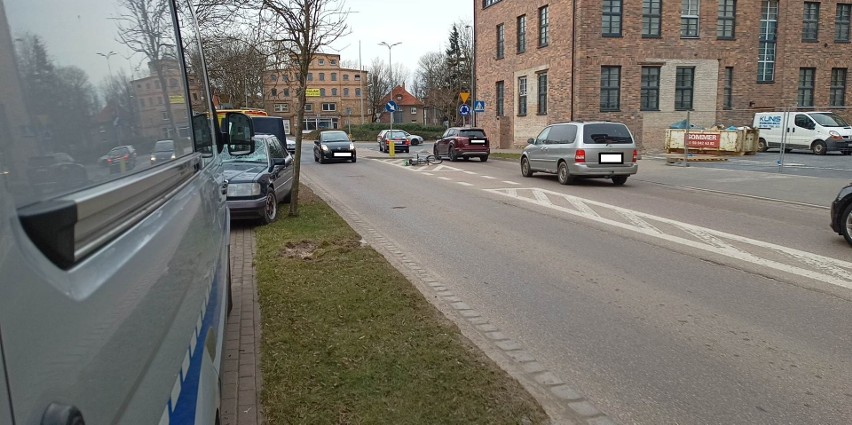 Groźny wypadek w Słupsku. 85-latek potrącił rowerzystę na...