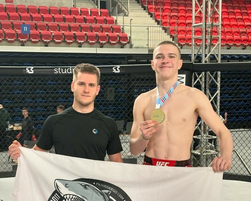 Jakub Cichowicz i trener Piotr Tesarski