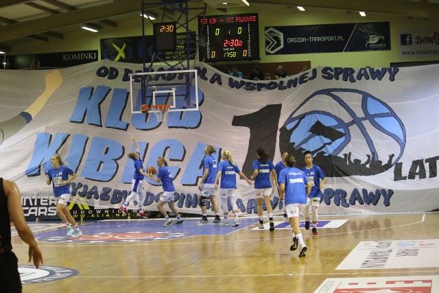 W poniedziałek (2 października) InvestInTheWest AZS AJP Gorzów pokonało w drugiej kolejce Basket Ligi Kobiet CCC Polkowice 80:72, a hala Akademii im. Jakuba z Paradyża przy ul. Chopina w Gorzowie stworzyła bardzo gorącą atmosferę. Sprawdź, czy naszemu fotoreporterowi udało się uchwycić Ciebie!ZOBACZ TEŻ: Znakomity Dragić poprowadził Słowenię do mistrzostwa Europy.