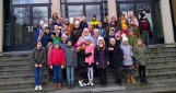 Mikołajkowa wycieczka do Krakowa uczniów ze szkoły w Wielgusie. Dzieci były w teatrze na spektaklu „Królowa Śniegu”. Zobaczcie zdjęcia