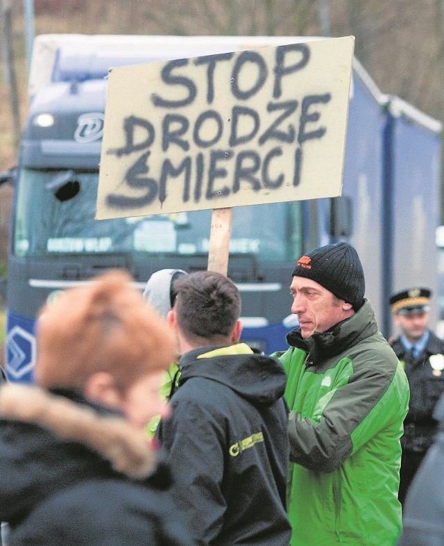Podczas protestów w grudniu, setki osób domagały się budowy trasy szybkiego ruchu Wrocław - Kłodzko - granica z Czechami