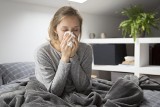 Katar i kaszel nie muszą oznaczać infekcji. Sprawdź, nawilżenie powietrza w domu. Wypróbuj domowe sposoby, nawilżacz powietrza lub rośliny