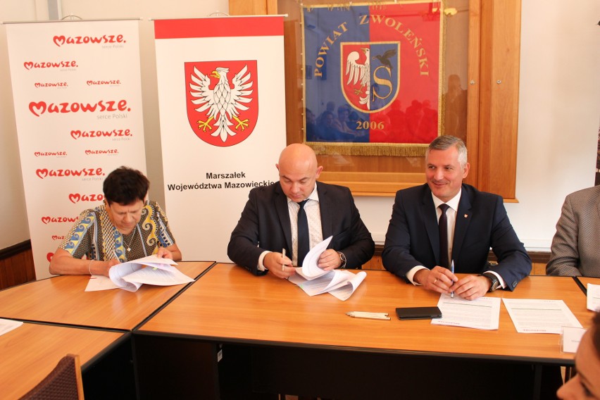 Gminy z powiatu zwoleńskiego otrzymały pieniądze z budżetu województwa mazowieckiego na lokalne programy