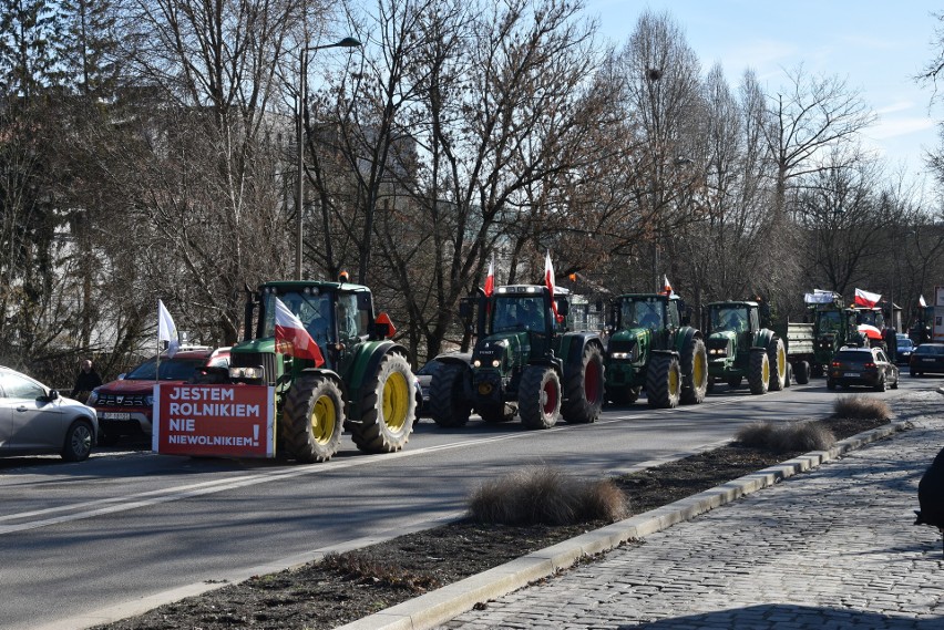 W piątek 16 lutego rolnicy przyjechali do Opola, by wyrazić...