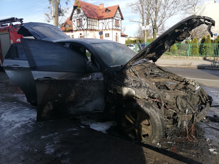 Płonęło bmw na ulicy Traugutta w Rydułtowach