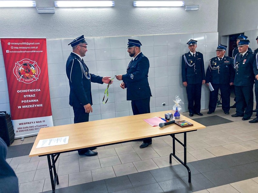 OSP Mrzeżyno z nowym wozem strażackim. Pojazd wypożyczyła im zaprzyjaźniona gmina