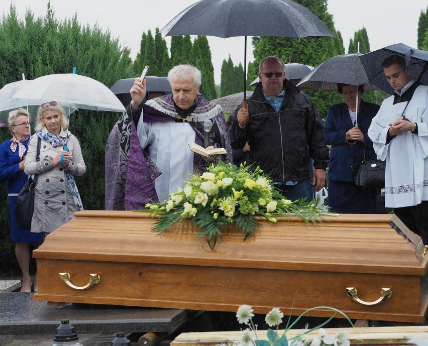 Ostatnia droga Zdzisława Badio. Ciało byłego więźnia niemieckiego obozu na Majdanku spoczęło na cmentarzu komunalnym
