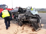 Śmiertelny wypadek na autostradzie A2 pod Strykowem. Zginęli młodzi mężczyźni [ZDJĘCIA+FILM]