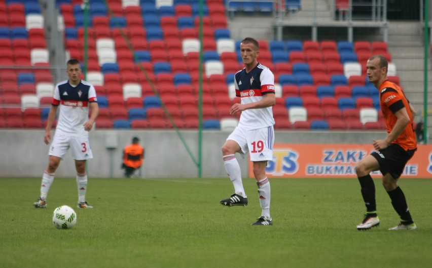 Górnik Zabrze pokonał Chrobrego Głogów, ale jego kibice nie...