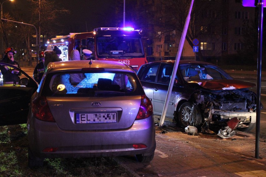 Wypadek na Retkińskiej na Polesiu. Zderzyły się dwa samochody osobowe ZDJĘCIA