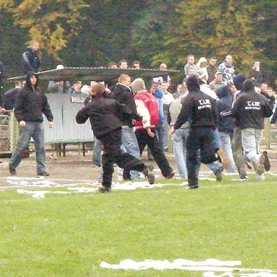 Czy sądy 24-godzinne okażą się dobrym sposobem na stadionowych chuliganów, przekonamy się wkrótce, gdy wznowi rozgrywki podlaska piłkarska IV liga