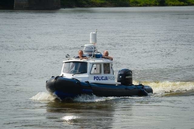 Skoczył sam czy ktoś go gonił? Policja szuka świadków