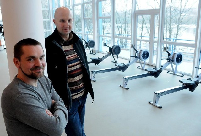 Tomasz Kucharski (z lewej) i Piotr Basta stawali w przeszłości na podiach igrzysk olimpijskich i mistrzostw świata. Teraz chcą wychowywać nowych wioślarskich mistrzów w przystani nad Wartą. Czy będzie im to dane?