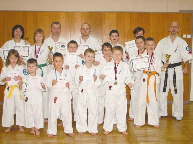 Młodzi karatecy z Bielska Podlaskiego ćwiczą wspólnie zaledwie kilka miesięcy, a już zdobywają pierwsze laury