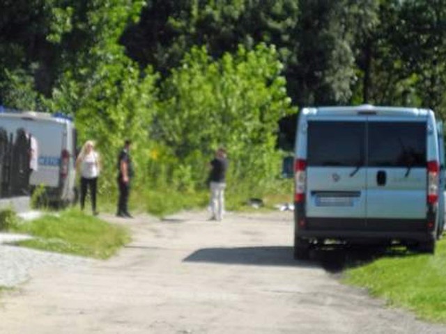 Policja wciąż szuka sprawców niedzielnej strzelaniny przed posesją w dzielnicy Rokosowo w Koszalinie.