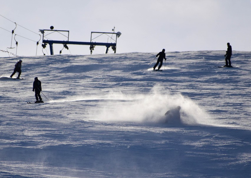 Doskonałe warunki narciarskie na stoku Gromadzyń w Ustrzykach Dolnych [ZDJĘCIA]