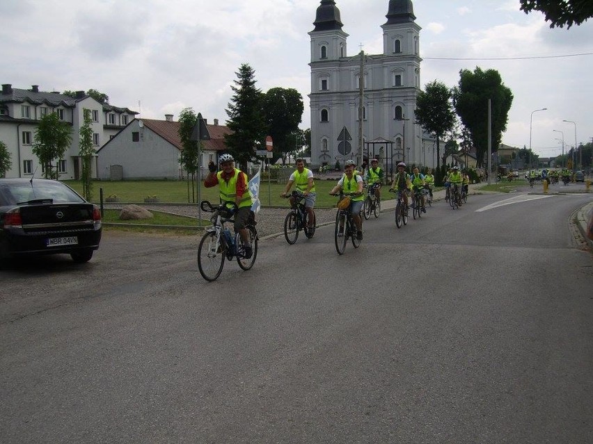 Pątnicy wyjechali ze Starej Błotnicy po porannej mszy w...