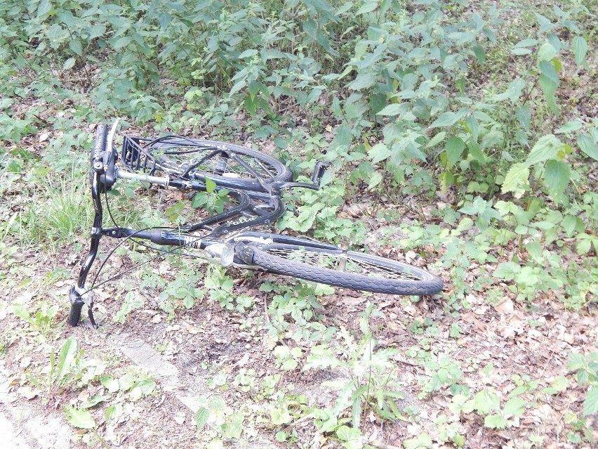 Po zdarzeniu 13-letniego rowerzystę karetka pogotowia...