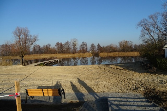 Jezioro Czaple w Gminie Sieciechów ma nową plażę.