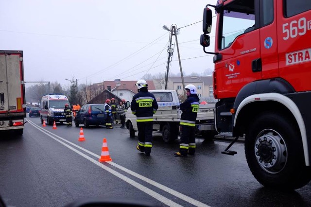 Do wypadku na DK nr 19 w Niebylcu doszło po godz. 12.30.  Zderzyły się dwa samochody osobowe. W jednym z nich była kobieta w ciąży, dlatego na miejsce wezwano karetkę pogotowia. Na miejscu są utrudnienia w ruchu.