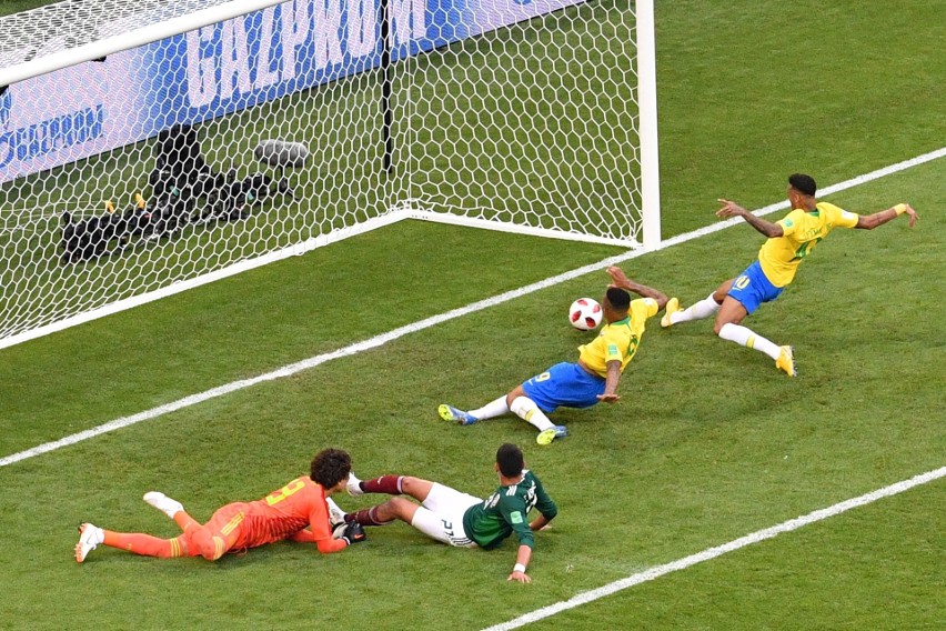 Gol Neymara w meczu Brazylia - Meksyk