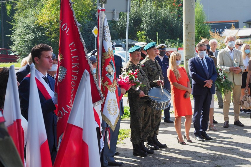 Wojewoda lubelski Lech Sprawka wspólnie z przedstawicielami...