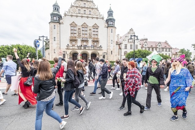 Juwenalia co roku były barwną imprezą, w czasie której bawiły się tysiące studentów poznańskich uczelni.