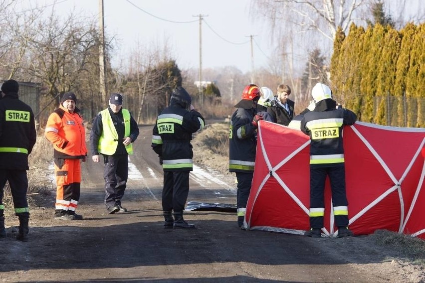 Makabryczne znalezisko pod Kaliszem. W rowie leżało ciało mężczyzny [ZDJĘCIA]