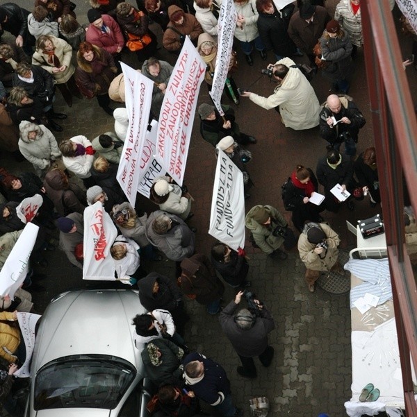Protestowali członkowie wszystkich związków zawodowych służby zdrowia