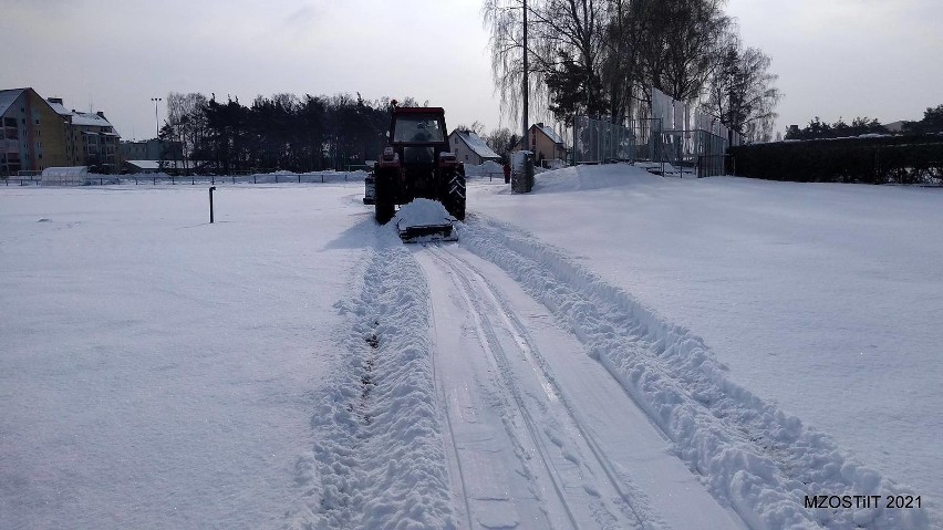 Ostrołęka. Trasa narciarska powstała 11.02.2021 na stadionie miejskim. Zdjęcia