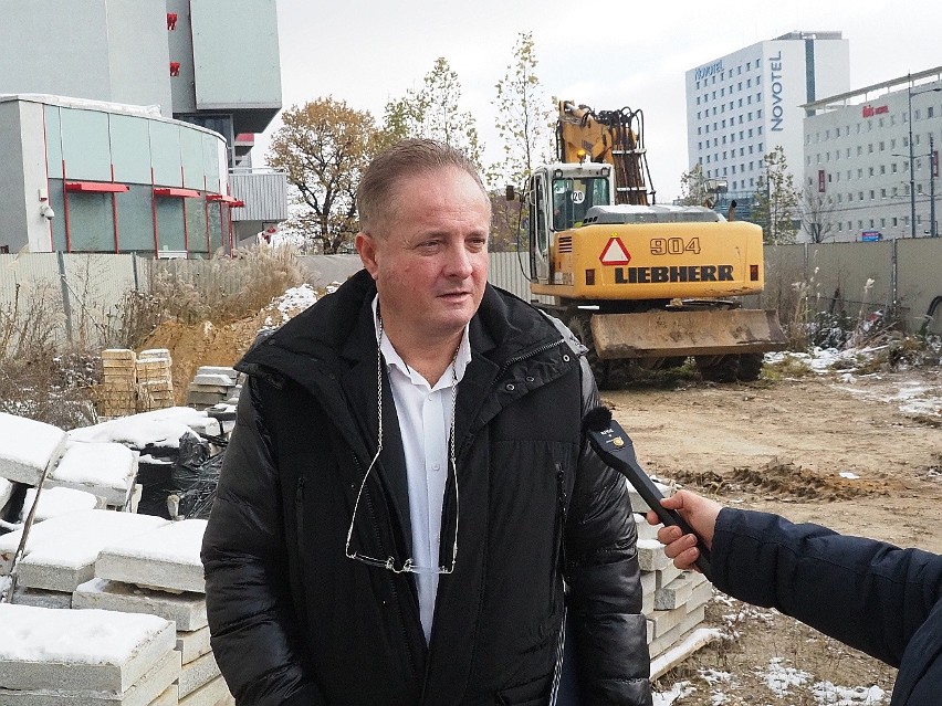 Piotr Misztal rozpoczął kolejny etap budowy wieżowca Golden Tower przy ulicy Piotrkowskiej w Łodzi. Co będzie robione?