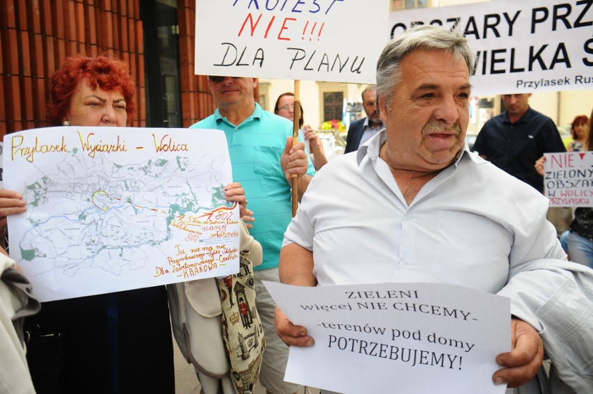 Wielki plan dla zieleni. Mieszkańcy protestują i atakują prezydenta. Ułożyli wierszyk