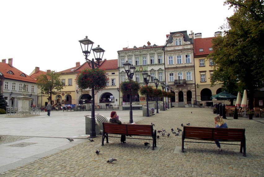 Tuż nad zamkiem rozciąga się bielskie Stare Miasto wraz z...