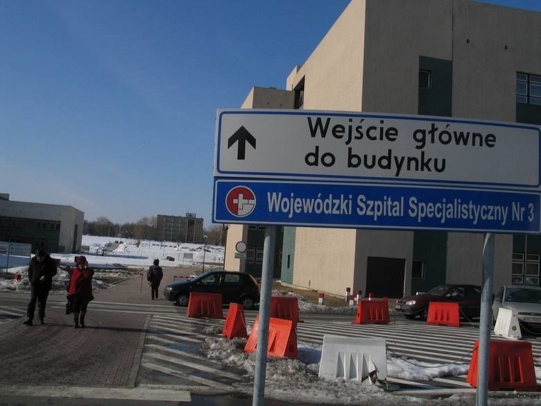 Śmierć pacjenta przed rybnickim szpitalem wciąż wzbudza...