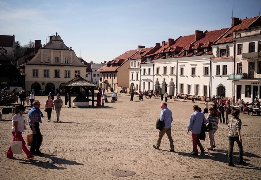 Wiosenna pogoda przyciągnęła do Kazimierza Dolnego tłumy turystów (ZDJĘCIA)