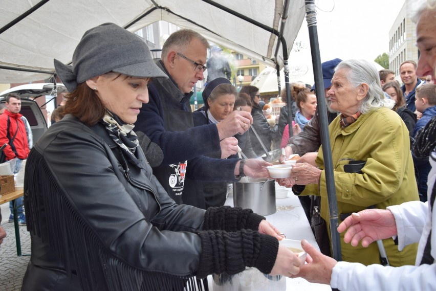 W Raciborzu poświęcono pokarmy i częstowano żurkiem