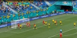 Euro 2020. Mecz Polska - Szwecja. Jak to nie wpadło?! Dwie poprzeczki Lewandowskiego w jednej akcji [WIDEO]