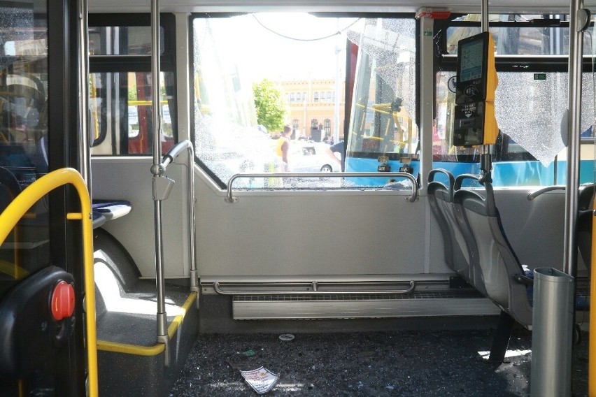 Wypadek autobusu MPK i tramwaju przy Dworcu Głównym (ZDJĘCIA)