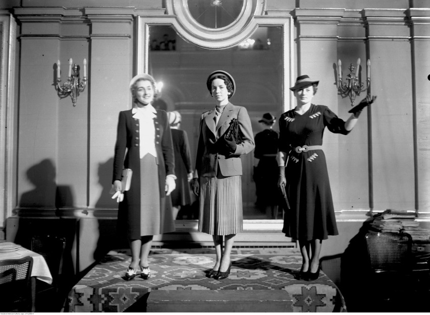 Marzec 1938 - pokaz mody w Grand Hotelu w Krakowie, od...