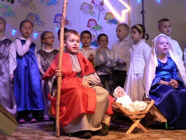 Wigilijnemu spotkaniu w Nowej Wsi Lęborskiej towarzyszyły występy dzieci z miejscowego przedszkola. 