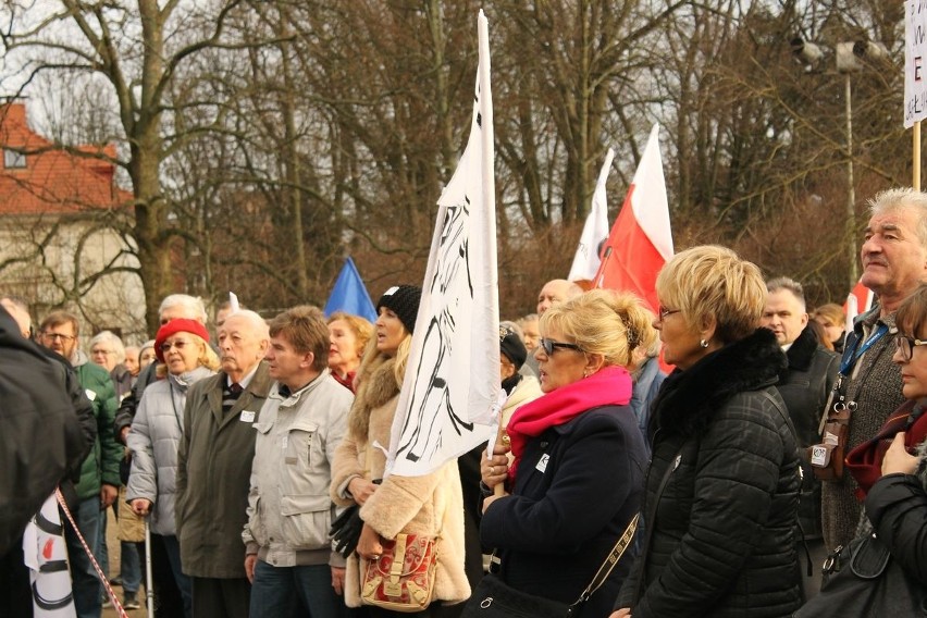 Manifestacja Komitetu Obrony Demokracji w Szczecinie