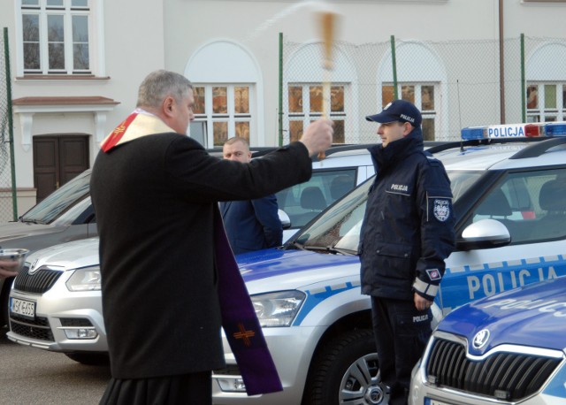 Nowe radiowozy poświęcił ks. Marek Gruda