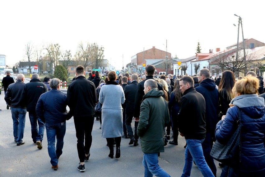 Pogrzeb Dawida Jakubowskiego, maturzysty z Końskich, reprezentanta Polski juniorów w piłce ręcznej odbył się w Żarnowie [ZDJĘCIA]