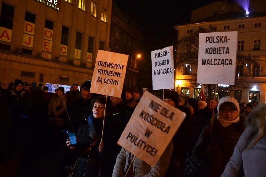 Strajk obywatelski w Bielsku-Białej. 13 grudnia 2016 r.