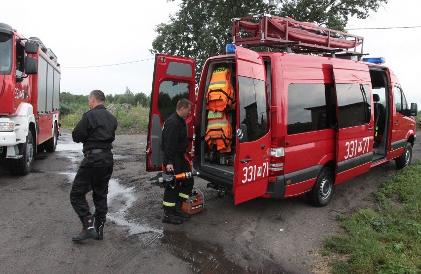 Przygotowania straży się wydobycia awionetki ze st