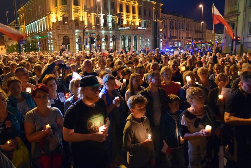 Kolejny "Łańcuch światła" w Lublinie. Protestowało około tysiąca osób [ZDJĘCIA]