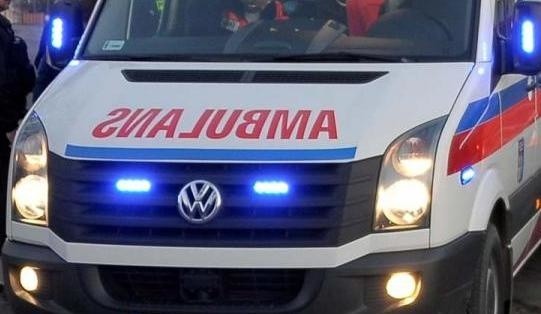 Na miejsce przyjechało pogotowie, a także straż pożarna i policja. Dwie osoby zostały ranne.