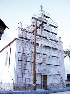 Remontowany kościół w Piskach
