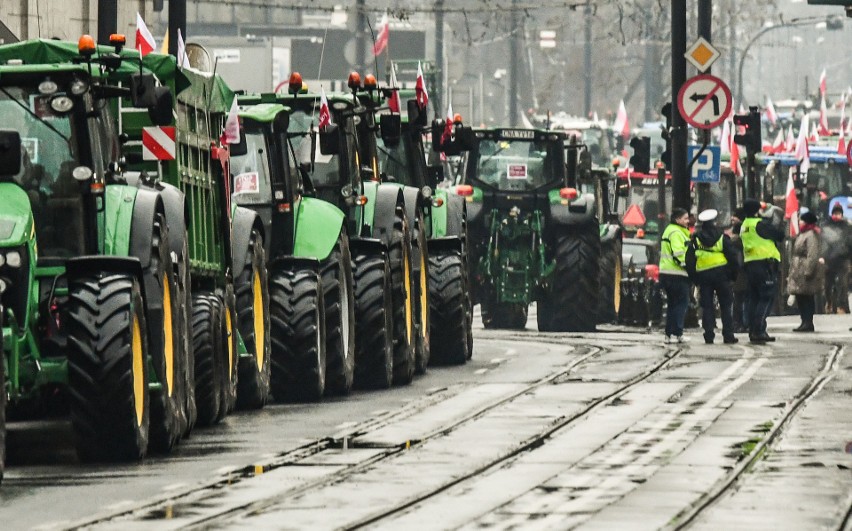 Rolnicy wyjeżdżają na drogi: Nie chcemy dopłat, tylko normalności!